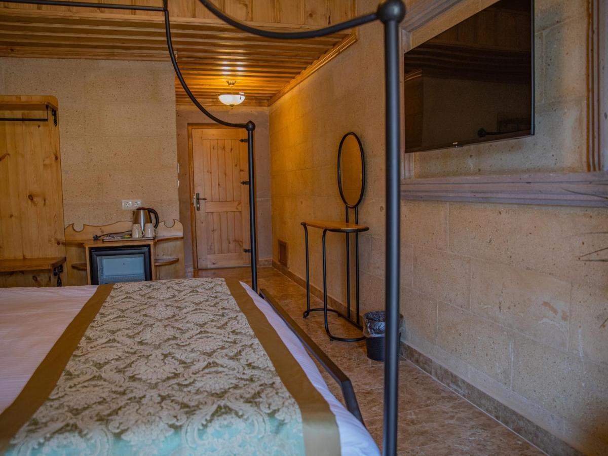 Hotel Cratus Stone Palace