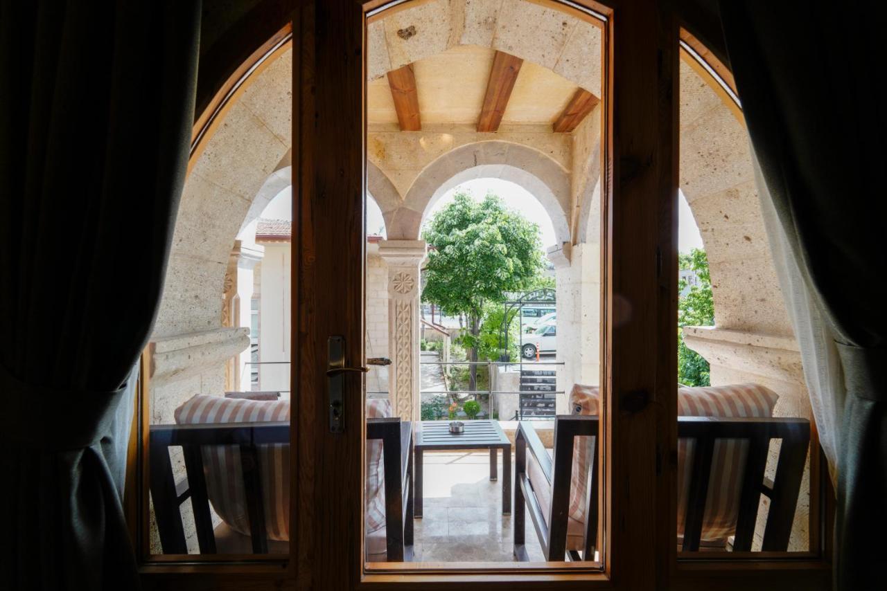 Cratus Stone Palace Отель *