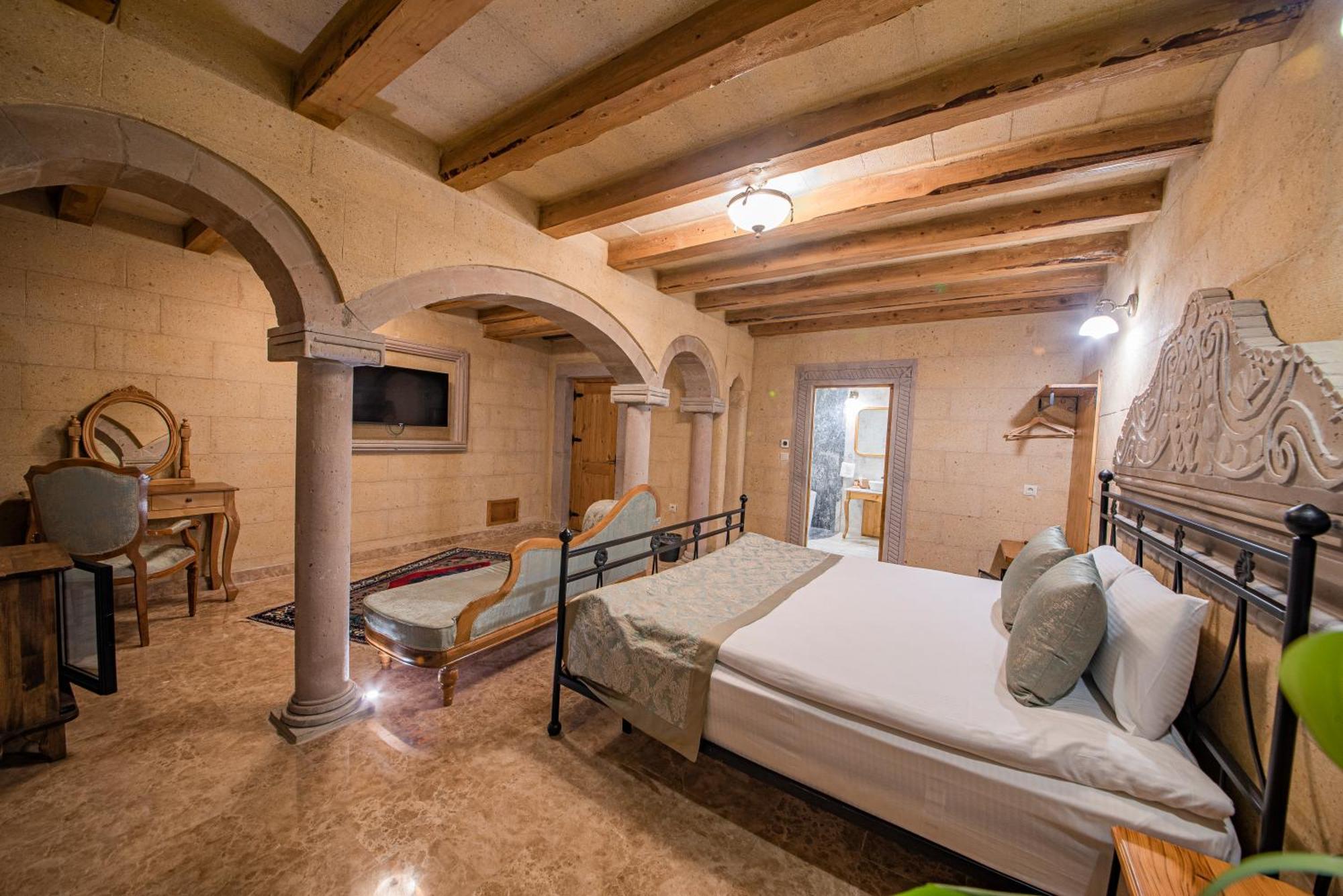 Отель Cratus Stone Palace *