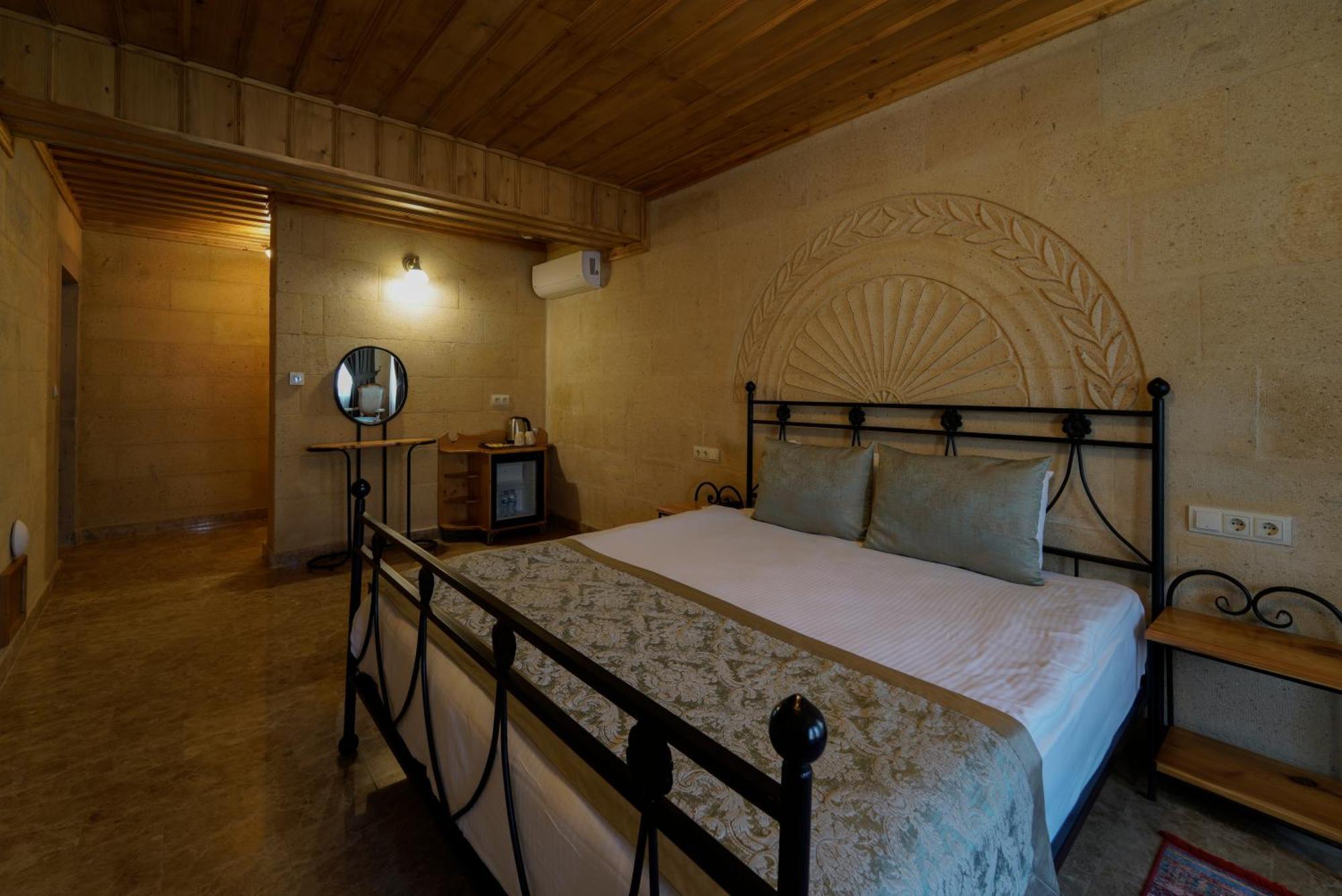Cratus Stone Palace Отель